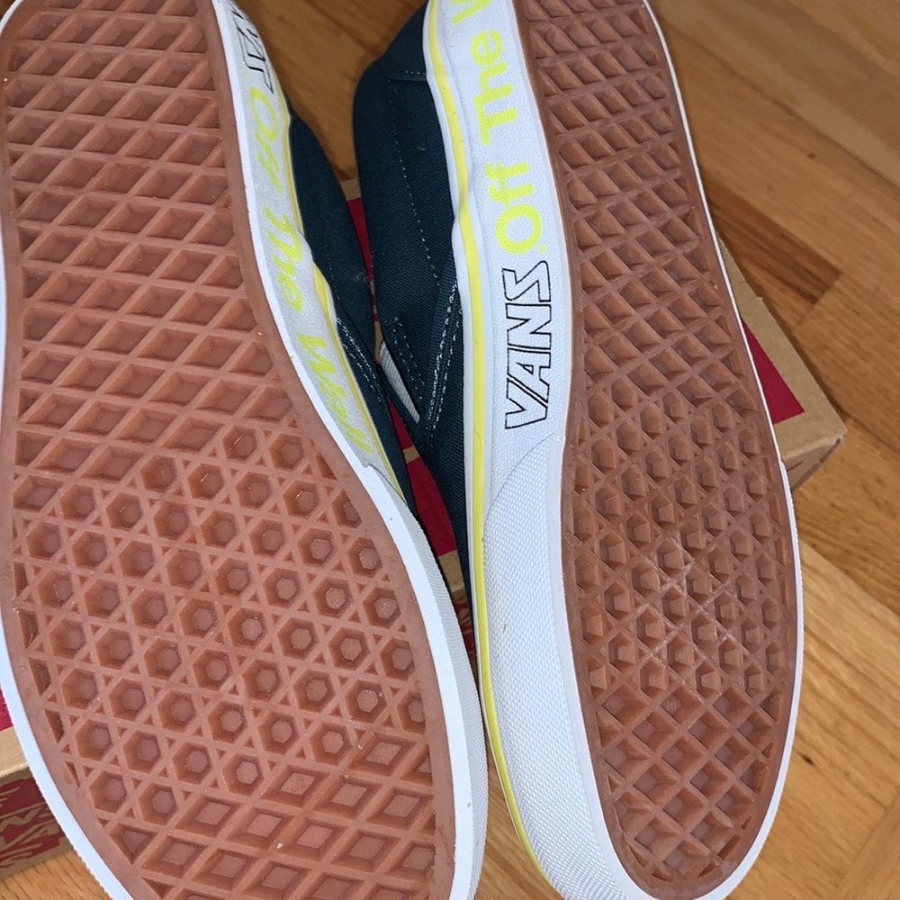 Vans - Picture 8 of 8